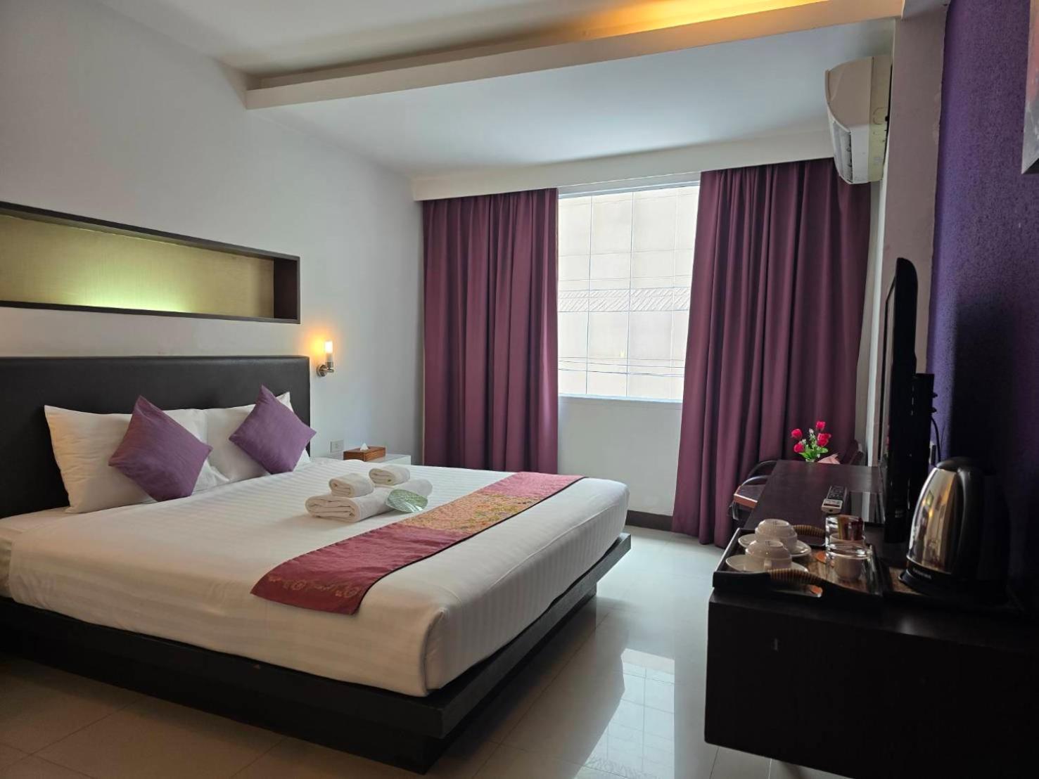 Baron Beach Hotel Pattaya Extérieur photo
