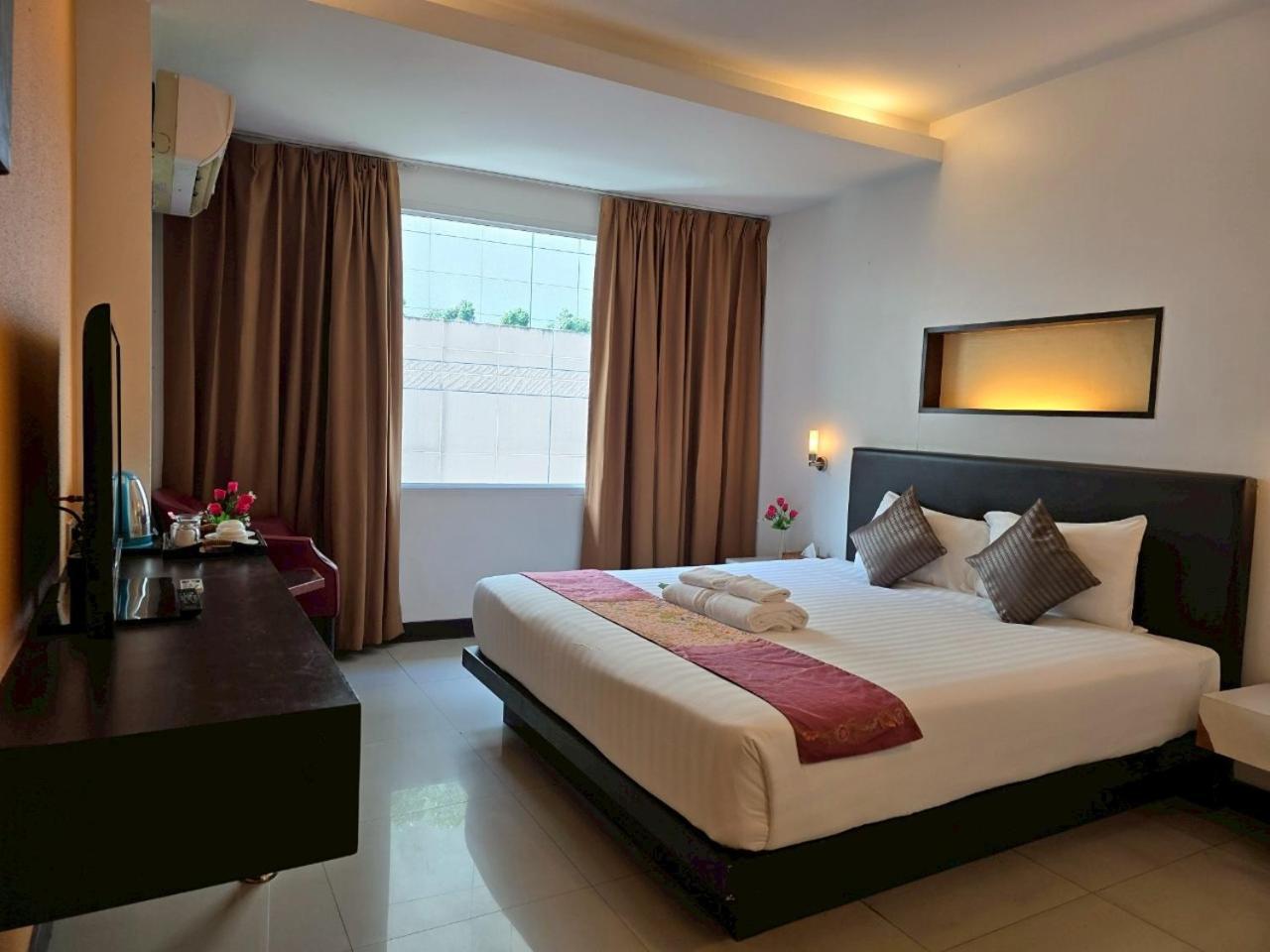 Baron Beach Hotel Pattaya Extérieur photo